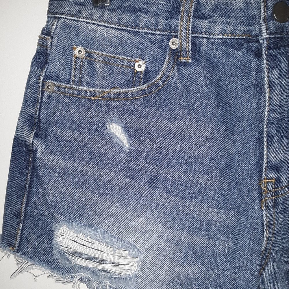 Wednesday Distressed Jean Shorts Size M - Picture 4 of 5